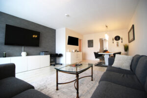 Großzügige 4,5- Zimmer- Wohnung mit Balkon u. Aufzug